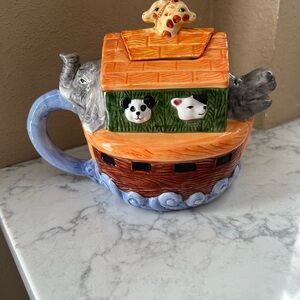 Noah’s Arc Ceramic Teapot vintage